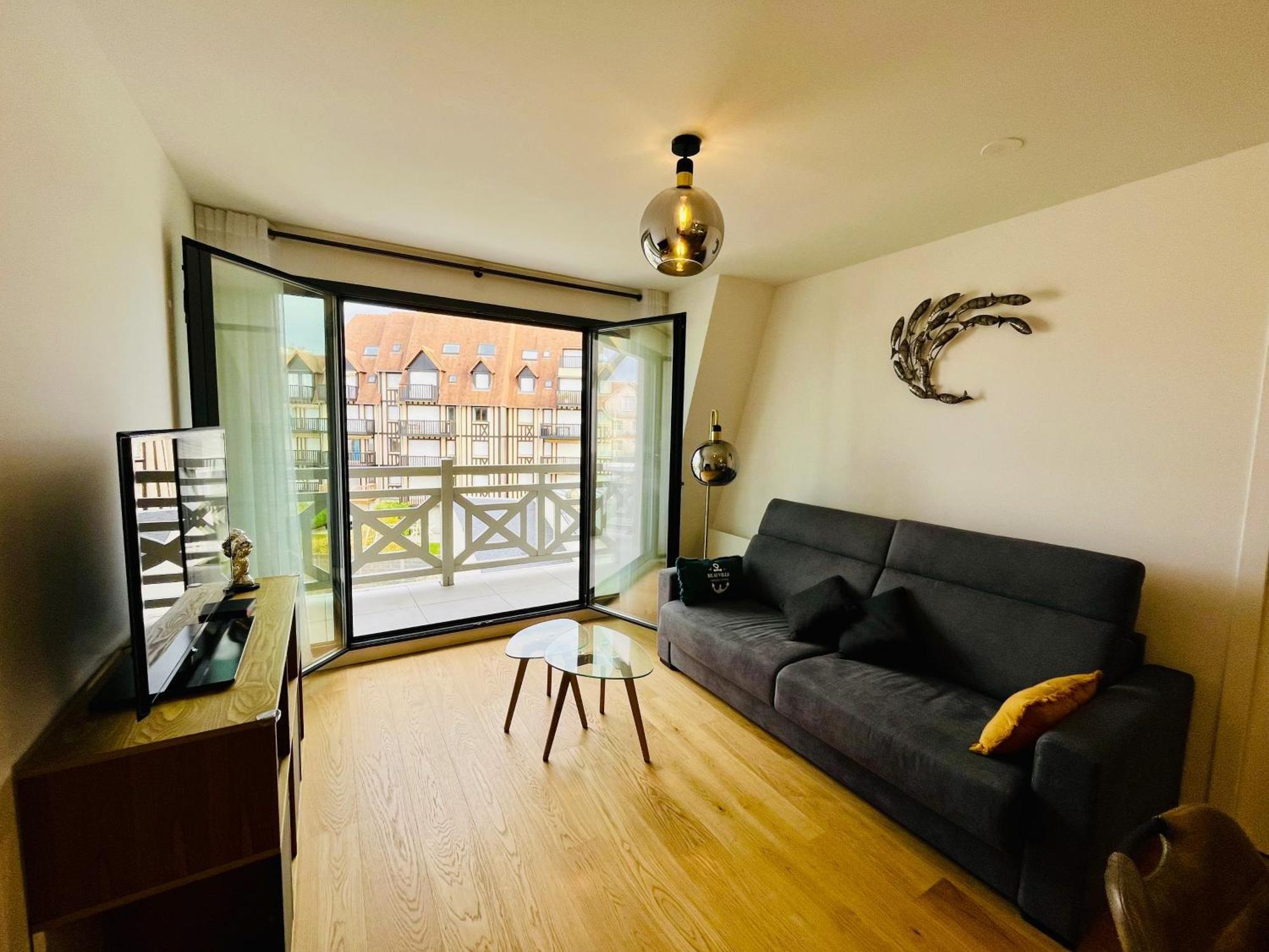 3 Pieces, Standing, Centre, 2 Sdb, 2 Wc, Balcon *